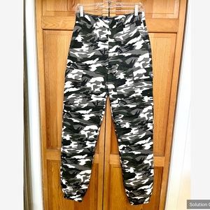 PrettyLittleThing Grey Camo Print Cargo Pants, Size 10 (runs small)